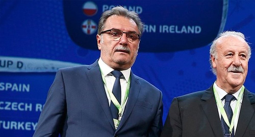 Ante Cacic, seleccionador croata, junto a Vicente del Bosque durante el sorteo de la Euro 2016. Twitter