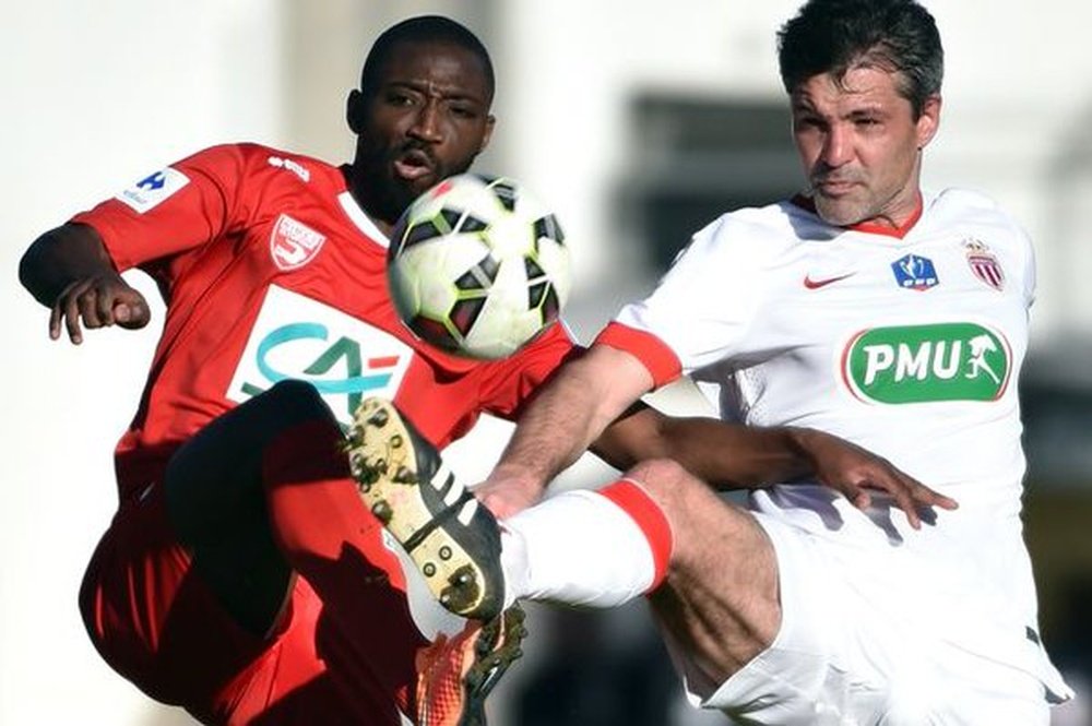 Anthony Koura (L) plays for Nïmes. Twitter