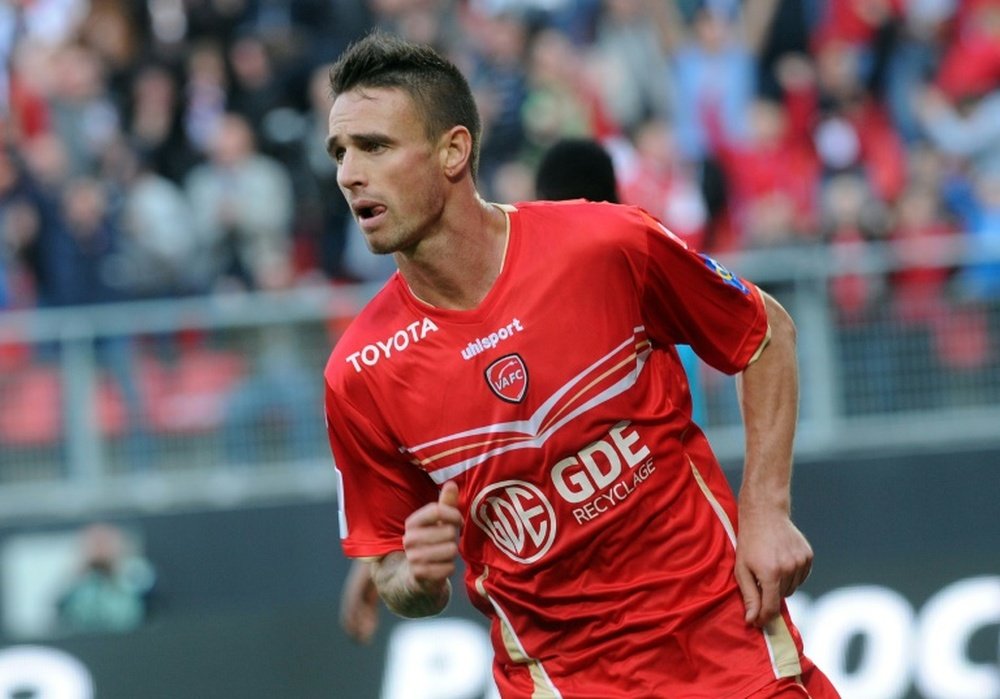 Anthony Le Tallec, pictured in action on September 30, 2012, opts to continue his career in Greece, agreeing to a two-year deal with Atromitos
