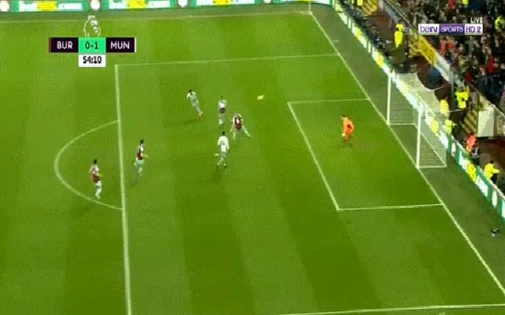 Martial gave Pope no chance after Lukaku's pass. beINSports