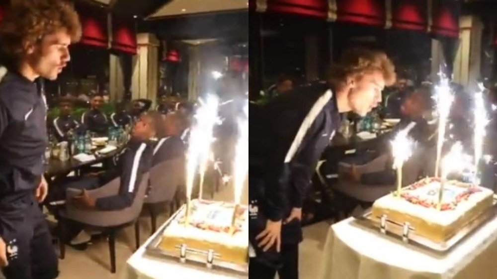 Griezmann celebró su 28 cumpleaños con la Selección Francesa. Captura/equipedefrance