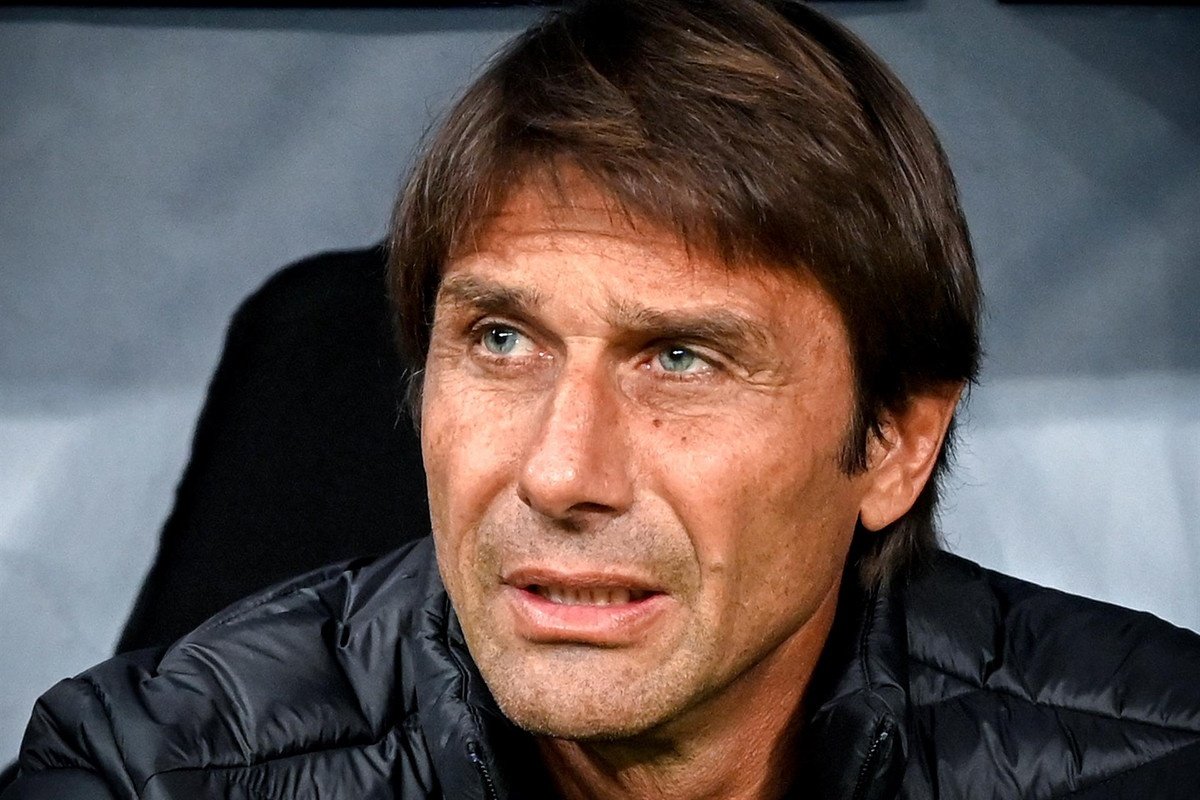 Napoli have offered Conte a contract for the next three seasons. EFE