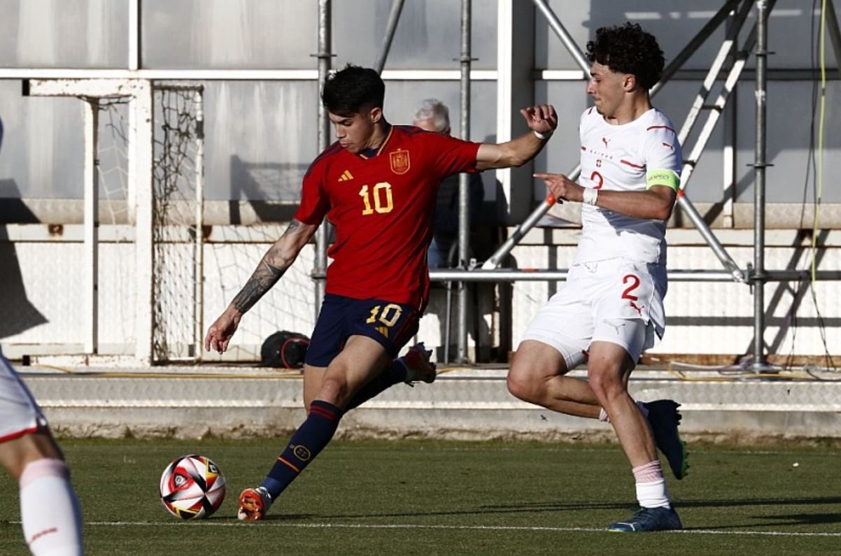 Antoñito lidera la Sub 19 en medio de Málaga, Barça y una renovación estancada