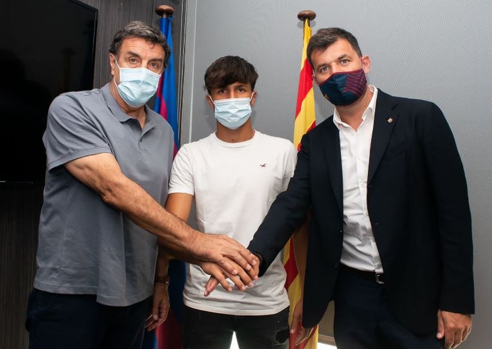 Antonio Gómez del Castillo es uno de las tres renovaciones en La Masia. Twitter/FCBmasia