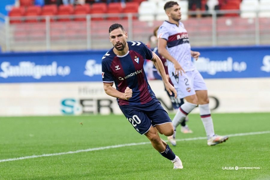 Antonio Puertas marcó un doblete y salvó al Eibar en el minuto 93. LaLiga