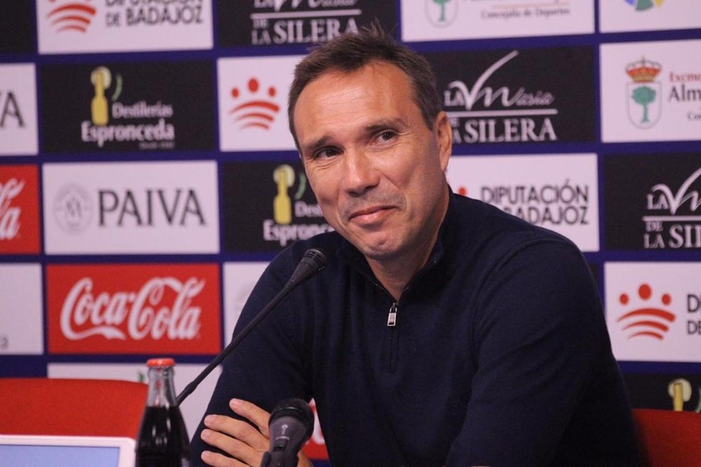 El técnico viene con la intención de sacar al equipo del pozo. ExtremaduraUD