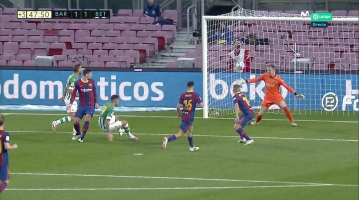 More poor Barca defending sees Sanabria level before the break