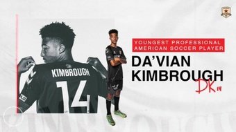 Da'vian Kimbrough, joven futbolista de tan solo 13 años, se convirtió en el jugador más joven en firmar un contrato profesional en la historia de los deportes de Estados Unidos, al recalar en el Sacramento Republic de la Segunda División de dicho país.
