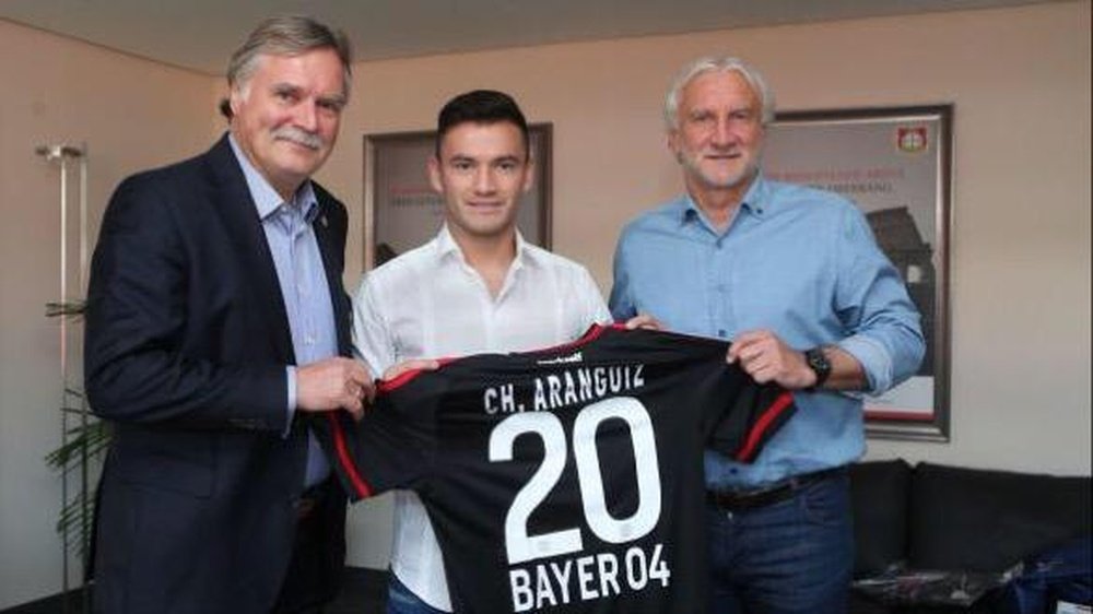 Aránguiz, nuevo jugador del Bayer Leverkusen. Twitter