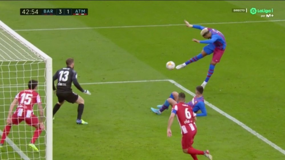 Ronald Araujo made it 3-1 for Barcelona against Atletico. Screenshot/MovistarLaLiga