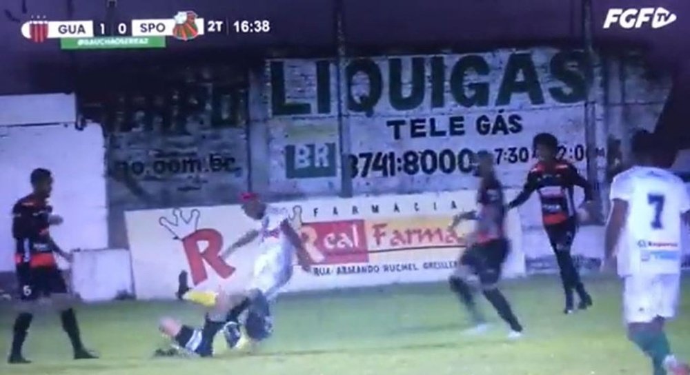 Un árbitro fue agredido en la Serie D Brasileña. Captura/FGFTV