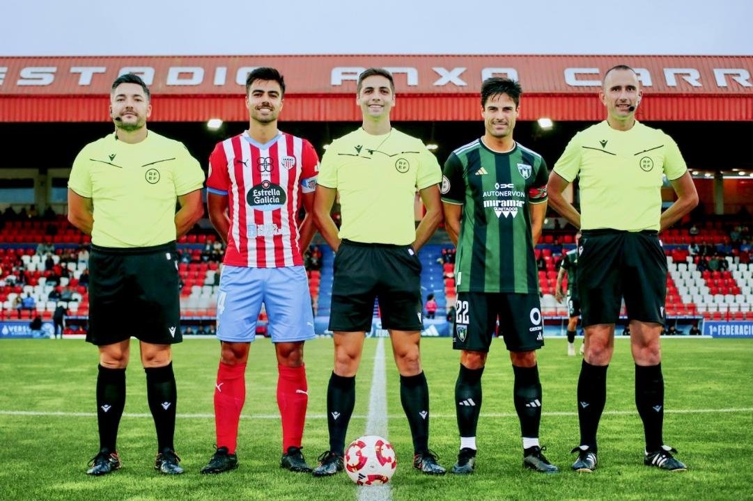 Curiosa anécdota la que se ha producido en el partido entre el Lugo y el Sestao River de Copa Federación. Un linier se lesionó y, al no haber cuatro árbitro en esta competición, un aficionado se tuvo que poner como ayudante del árbitro.