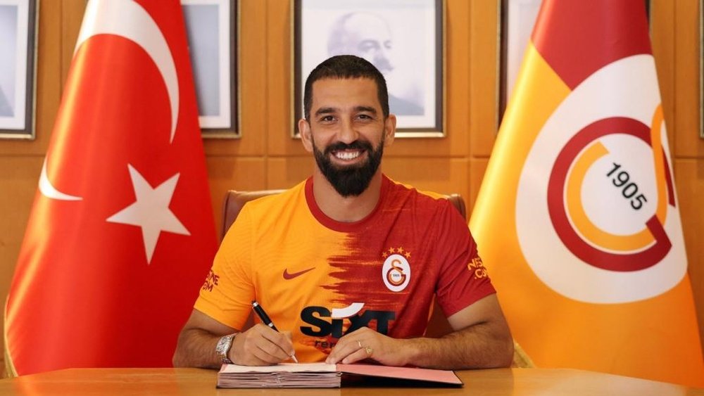 Arda Turan se ofreció gratis para seguir ligado al Galatasaray. GalatasaraySK