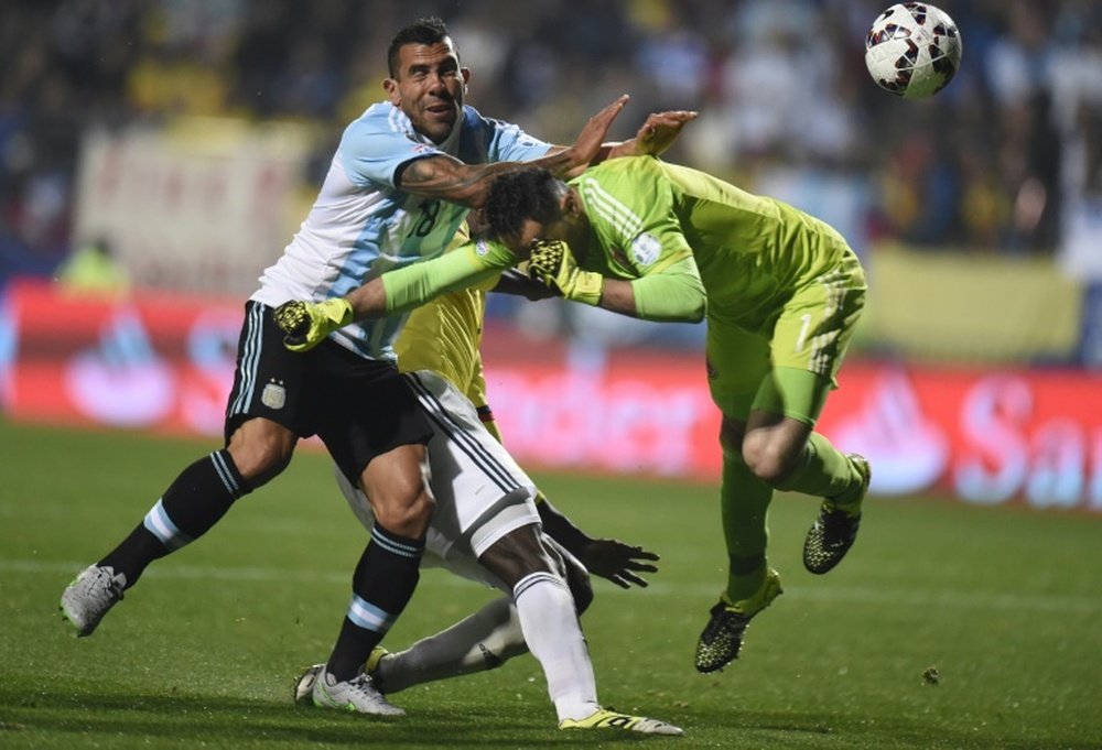 Argentina Carlos Tevez (L) collides with Colombia goalkeeper David Ospina during their Copa America quarter-final match, in Vina del Mar, Chile, on June 26, 2015