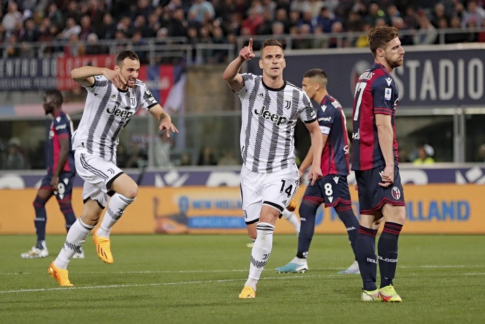 La Juventus ne veut pas lever l'option d'achat de Milik .efe