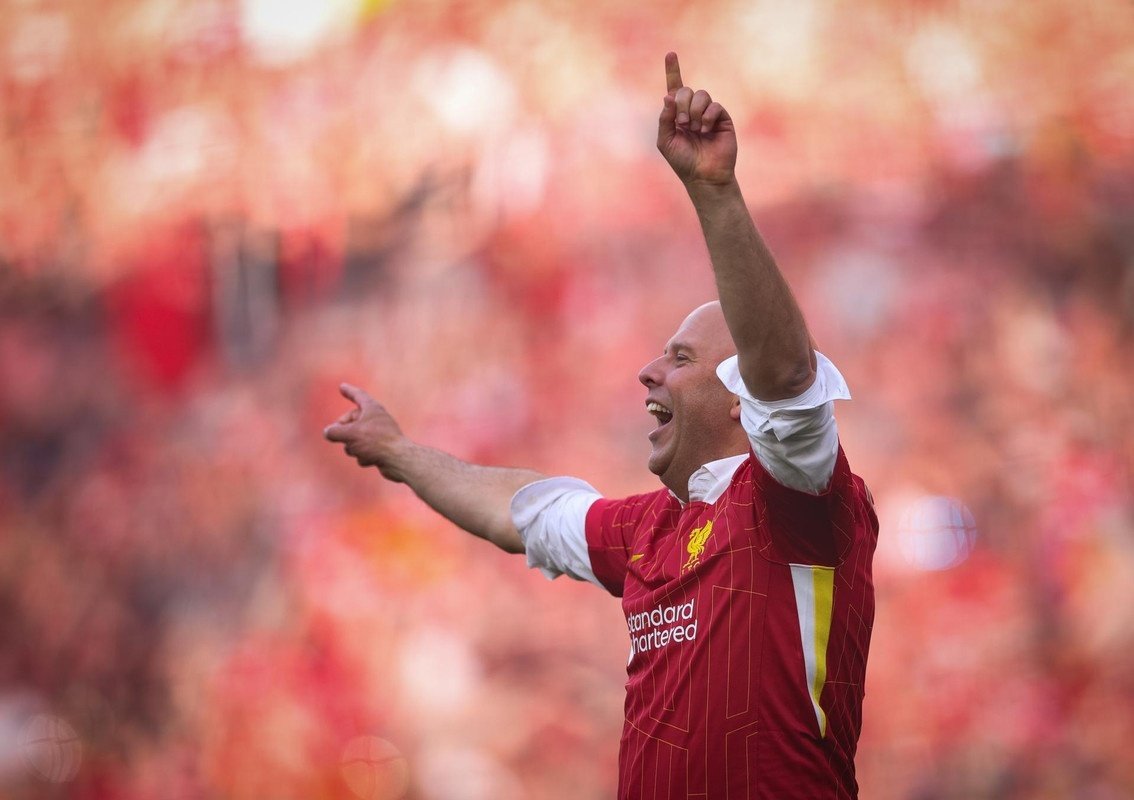 Liverpool coach Slot responds to Deco: 