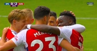 Due gol dei gunners in 15' rimandano la festa del Liverpool. CANAL+