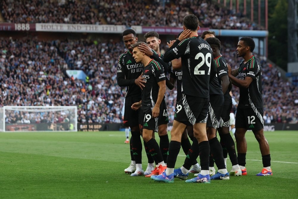 Trossard's impact on the pitch was immediate at Villa Park on Saturday. EFE