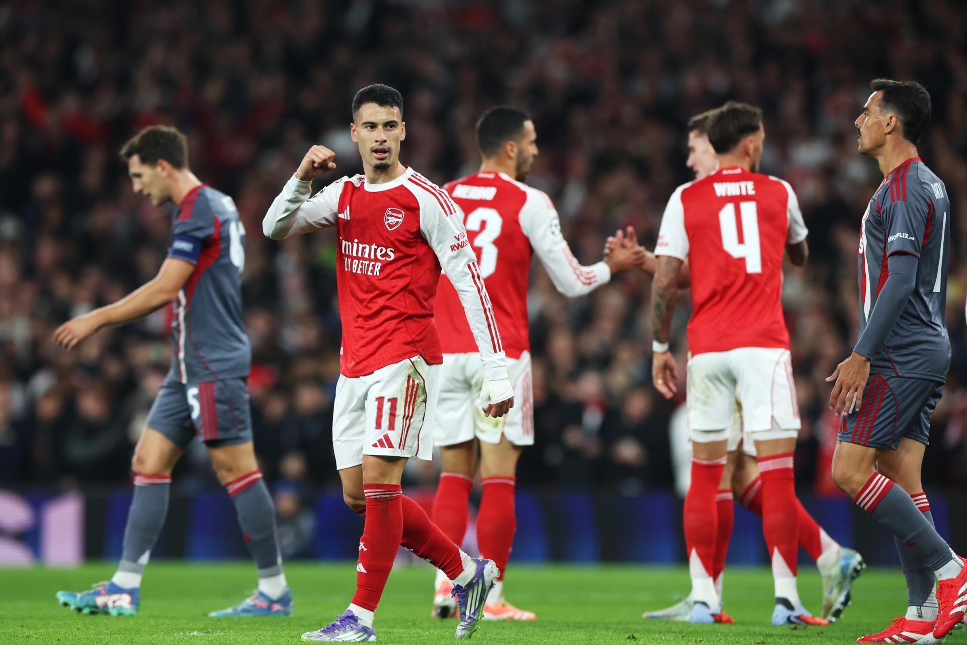 El Arsenal mantiene a raya al Olympiacos