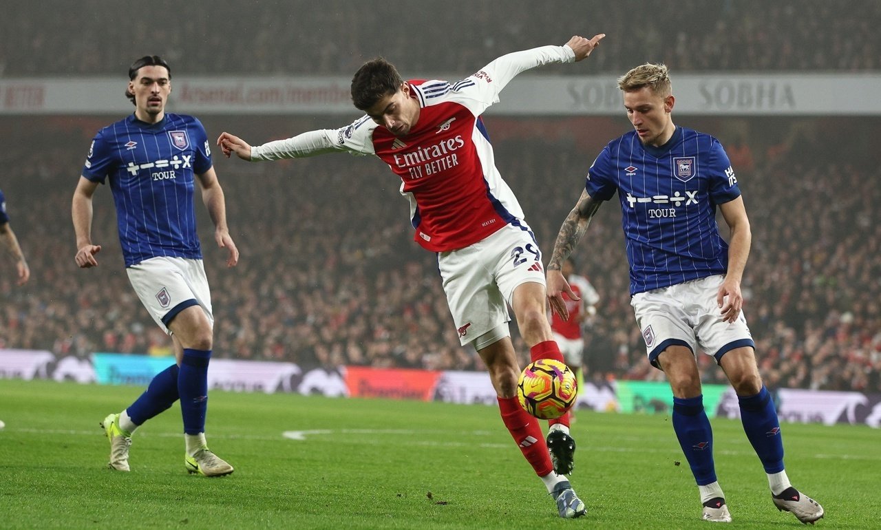 Kai Havertz (C) was Arsenal's hero at the Emirates Stadium on Friday. EFE