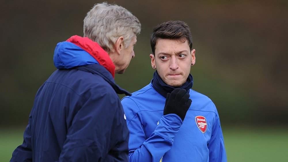 Wenger también pensaba dejar a Özil en el banquillo. AFP