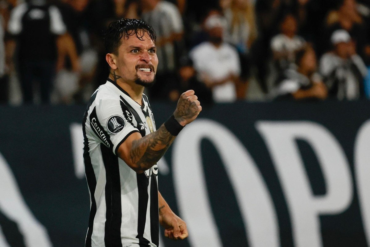 El vigente campeón de la Libertadores, Botafogo, sigue vivo en la competición después de ganar a Estudiantes de La Plata (3-2) y mantener sus opciones para la última jornada.