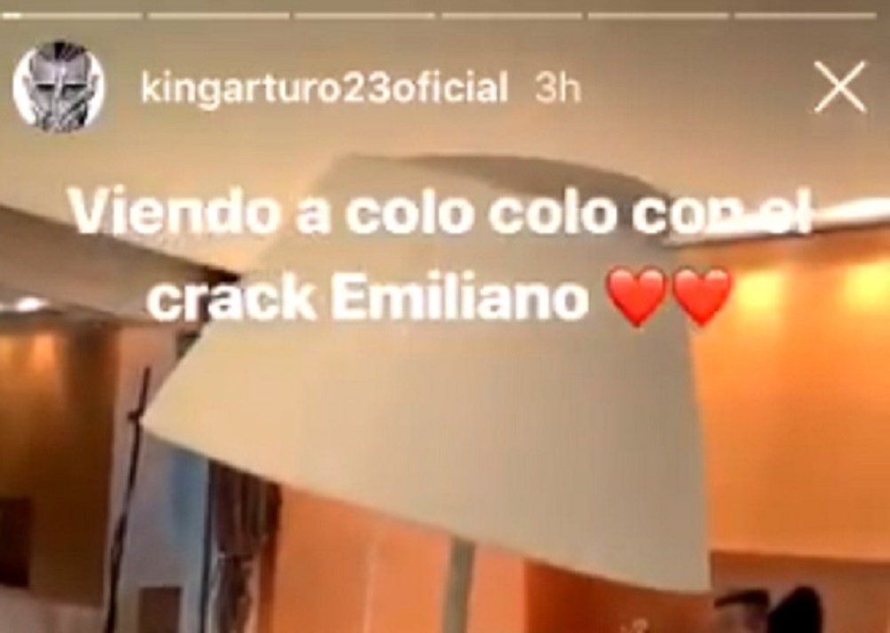 Vidal no se perdió a Colo Colo. Captura/KingArturo23oficial