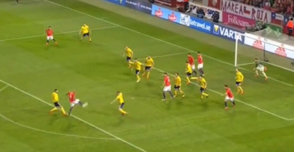 Vidal scored Chile's first goal against Sweden. Captura