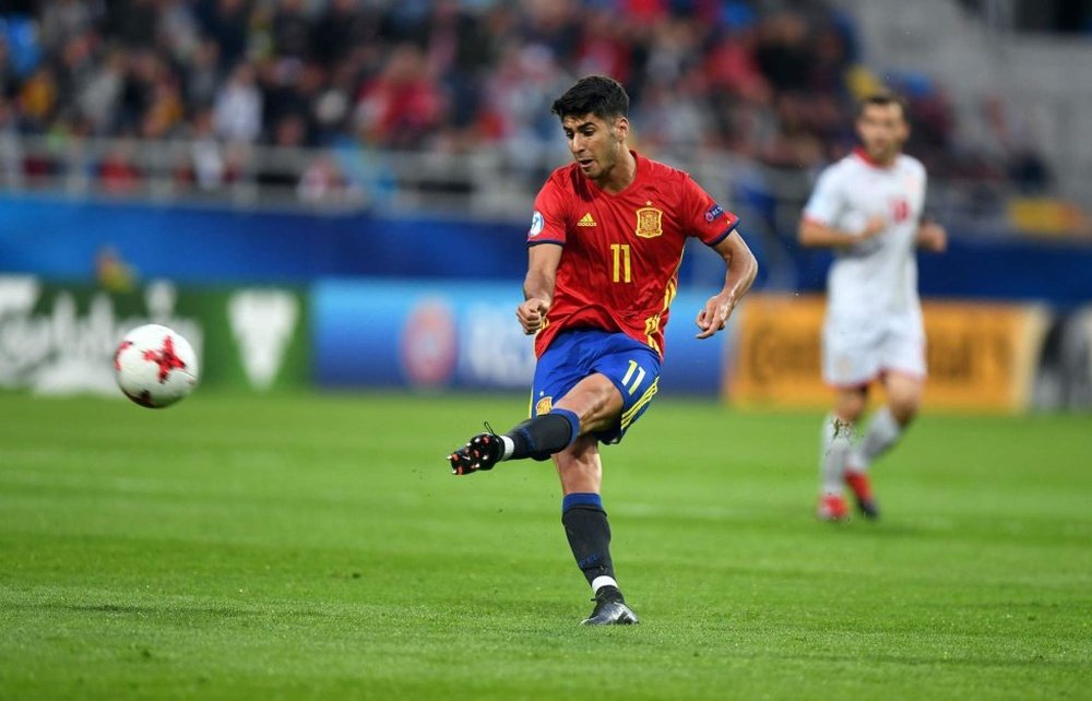 Asensio dispara a puerta en el partido ante Macedonia Sub 21. AFP