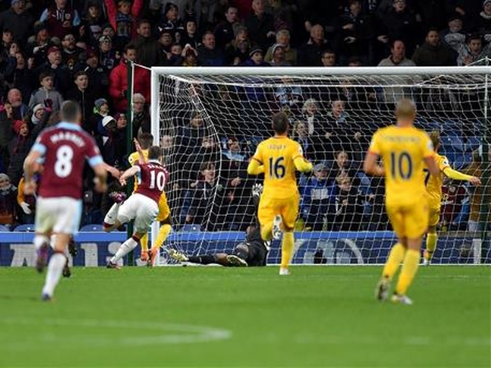 Ashley Barnes scores a late winner for Burnley. BurnleyFootballClub