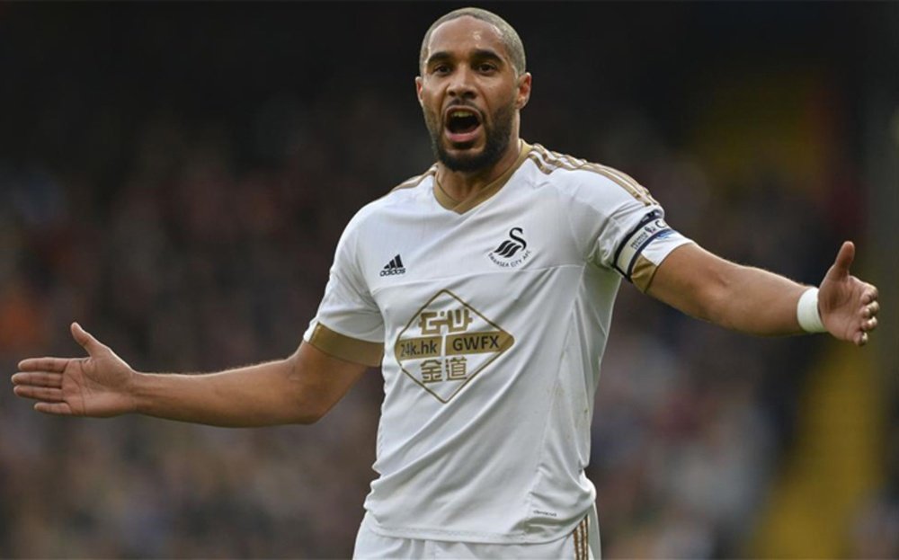 Ashley Williams, en un partido con el Swansea. AFP