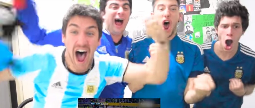 Los cuatro amigos celebraron el pase de Argentina. Youtube/LosDisplicentes