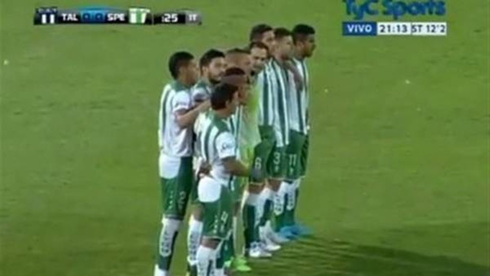 Así decidieron protestar los futbolistas del Estudiantes de San Luis en el partido ante Talleres de Córdoba. TyCSports