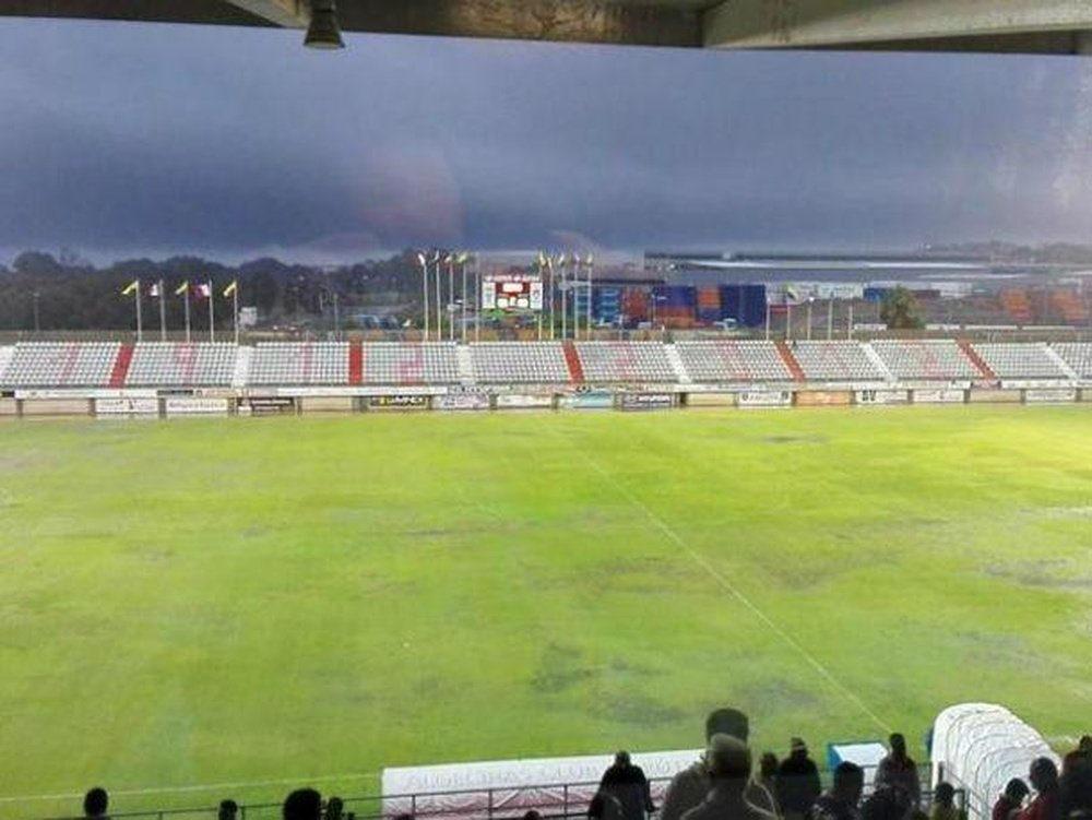 Así estaba el césped del estadio del Algeciras tras la tromba de agua caída. Twitter