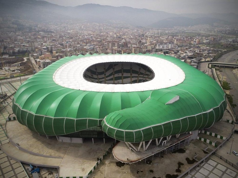 El estadio representa un cocodrilo, símbolo del Bursaspor. Bursaspor