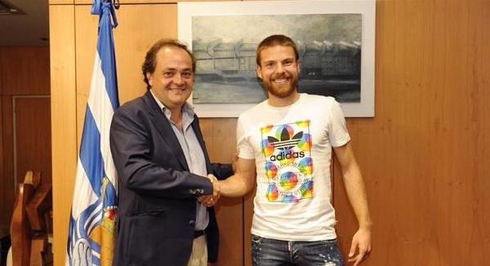 Asier Illarramendi signing for Real Sociedad. Twitter