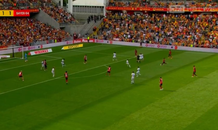 Aleix ya brilla con el Leverkusen: caramelito para el gol de Wirtz. Captura/DF1
