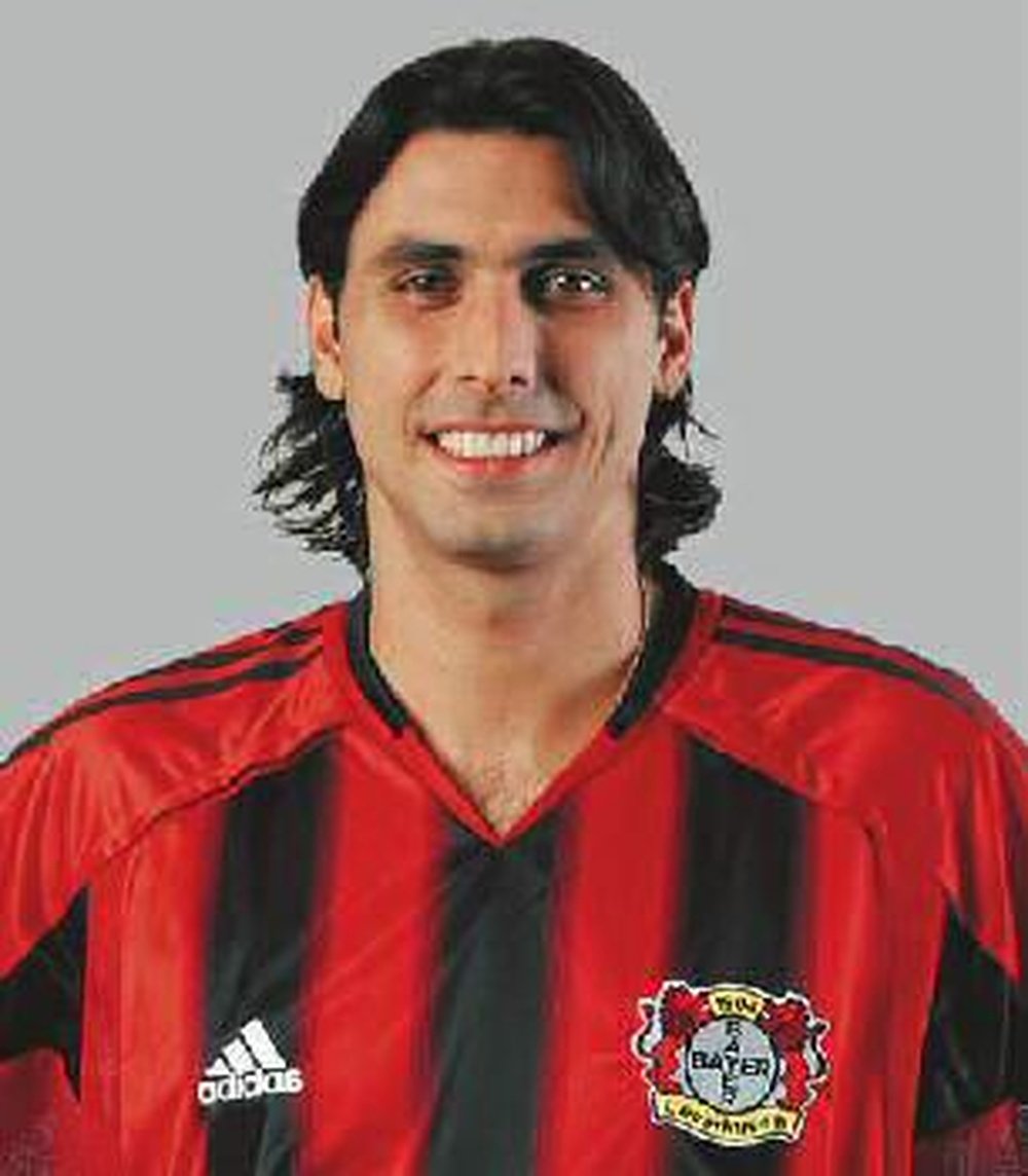 En su etapa como jugador, también jugó en el Bayer Leverkusen. Leverkusen