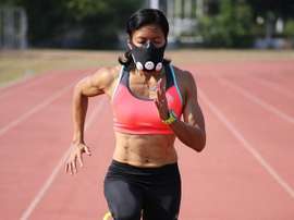 Atleta entrena con máscara de Hipoxia