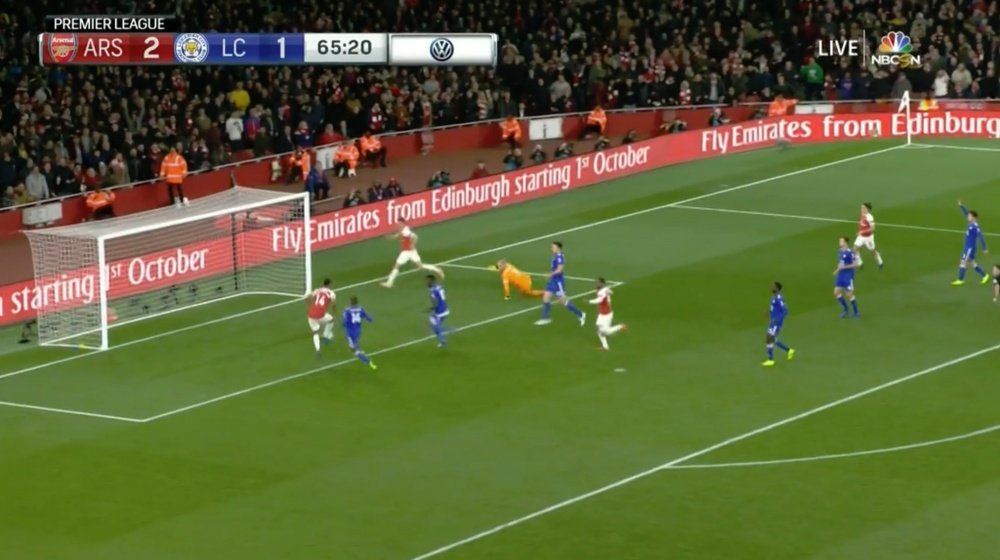 Aubameyang nets Arsenal's third. Captura/NBC