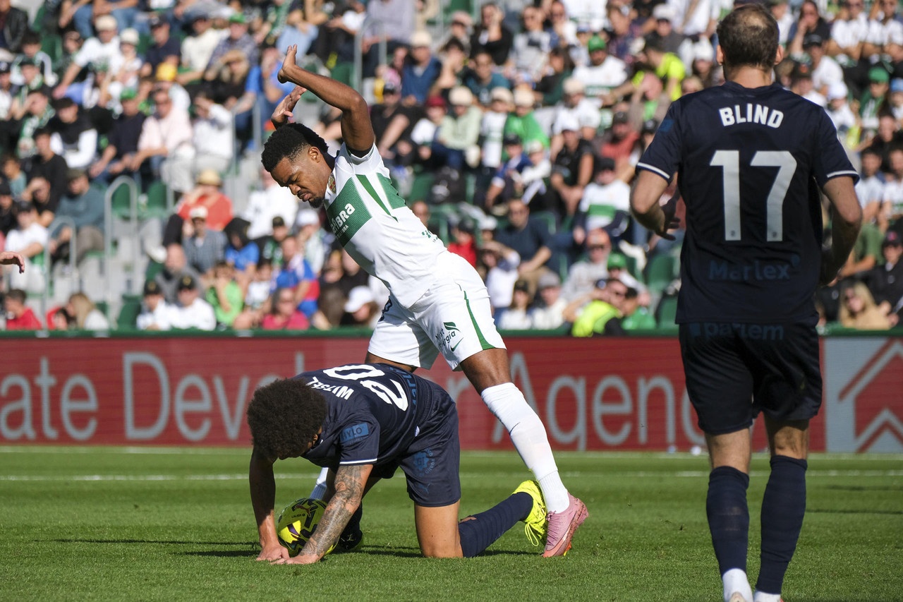 Gazzaniga acaba con todos los males del Elche