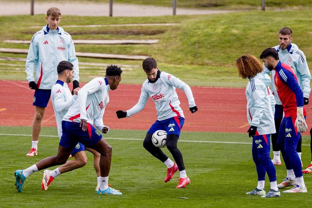 The Spanish team will depart from Madrid's Barajas airport at 17.00 CET. EFE