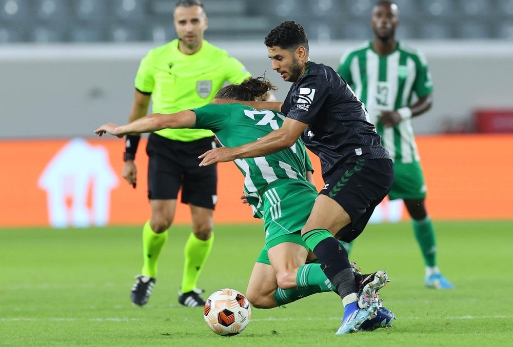 Ayoze Perez (R) of Real Betis in action against Julius Szoke of Limassol during the UEFA Europa League Group C match between Aris Limassol and Real Betis. EFE