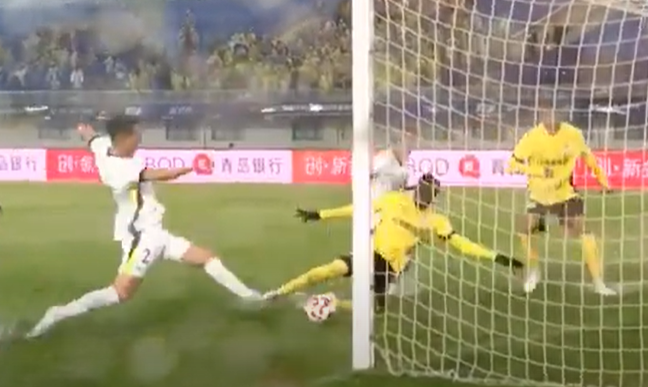 Aziz Yakubu jugó su último partido con el Wuhan Three de la Superliga China en diciembre de 2023. Desde entonces hasta la fecha, ha militado en el Rio Ave de Portugal y en el Shimizu S-Pulse de Japón, equipo que le ha devuelto, en forma de cesión, al fútbol chino. En su segundo partido en el Qingdao West Coast, le marcó a 'su' Wuhan.