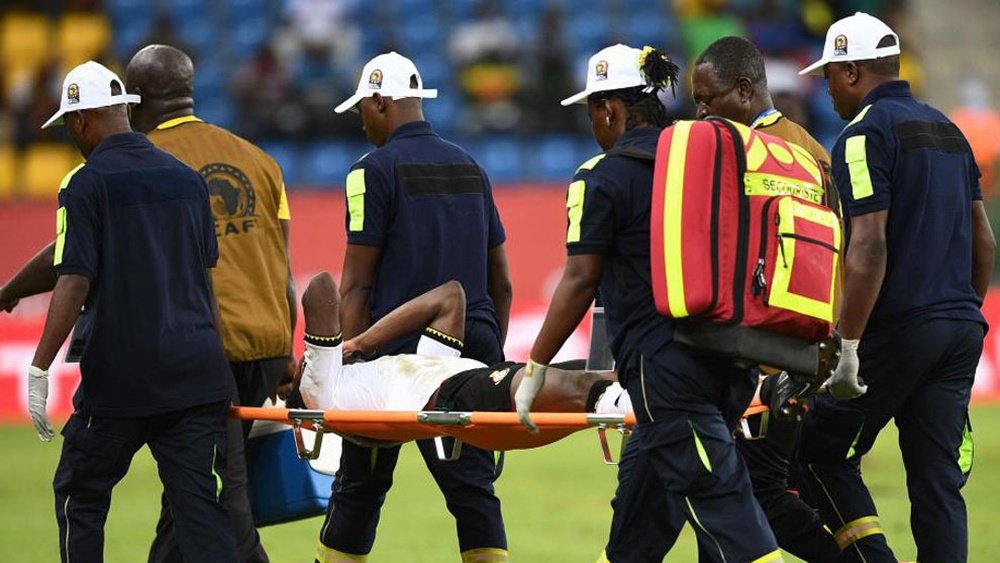 Baba Rahman, jogador de Gana, retirado por lesão. AFP