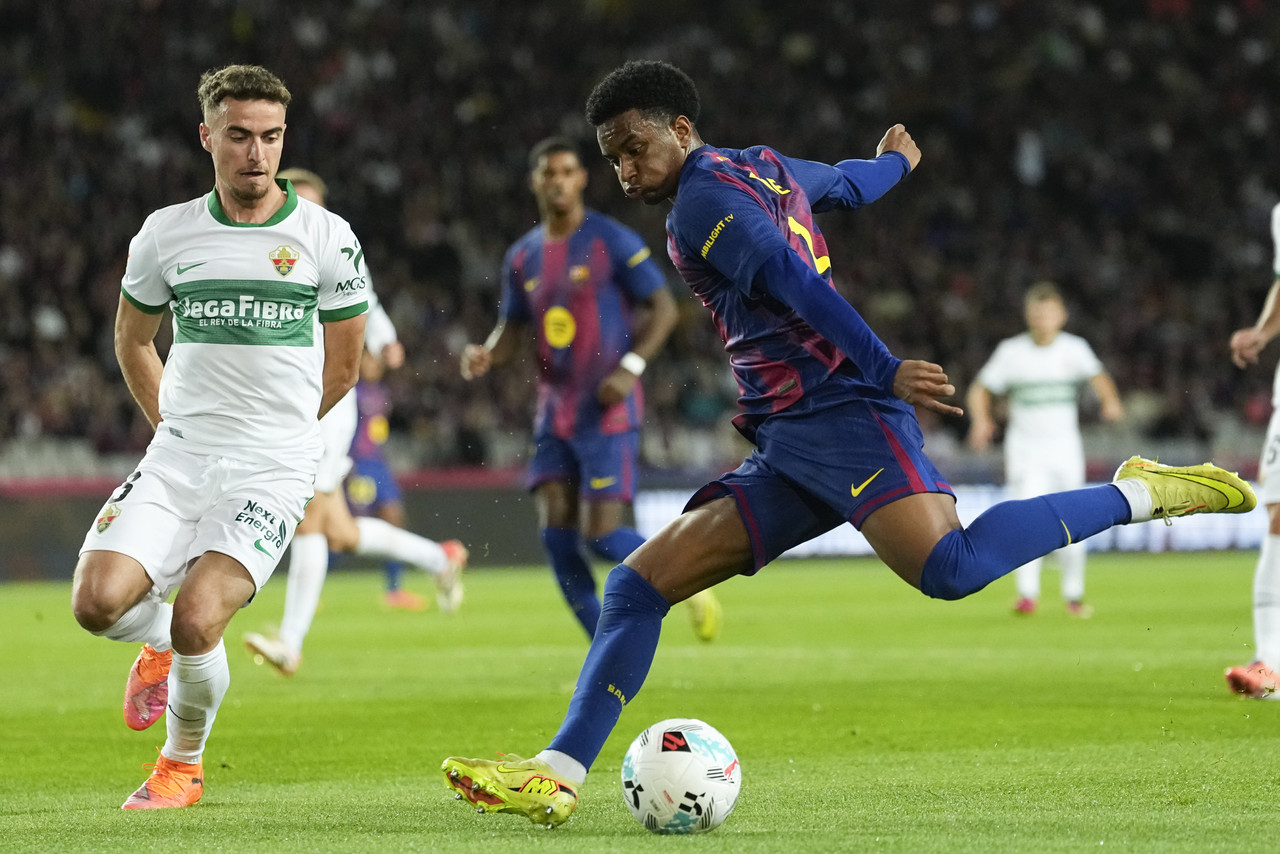 Flick: Álex Balde deve estar disponível para o jogo contra o Chelsea