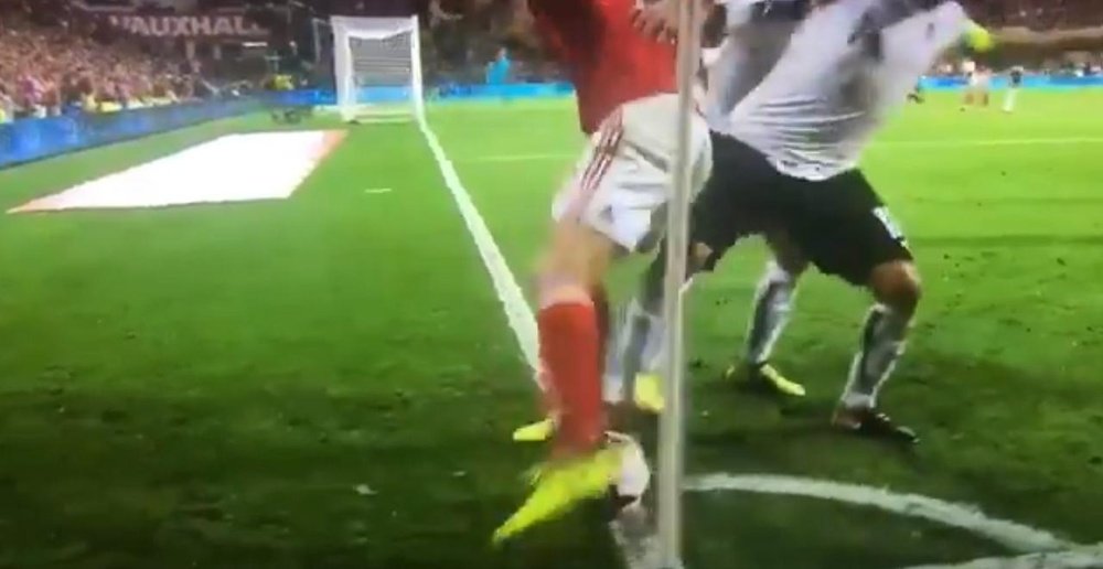 Bale realizó un caño doble en el Gales-Austria. Twitter