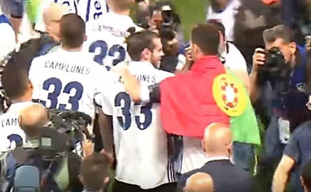 El gesto de Cristiano con Bale en la celebración de LaLiga. Youtube
