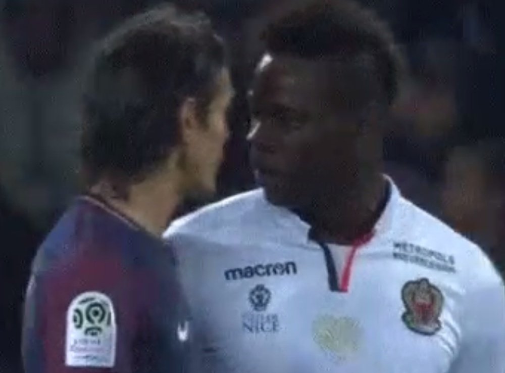 Balotelli and Cavani faced off in the PSG-Nice clash. Captura
