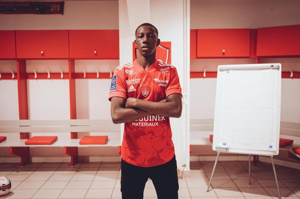 Fadiga quitte le PSG et rejoint Brest en prêt. StadeBrestois29